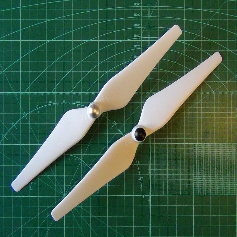 9443 Self-locking Propeller Pack (Plastic/Carbon Fibre)